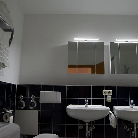 Sleep & Go - Doppeltes Gartenzimmer Mit Gemeinsamen Badezimmern Sonthofen